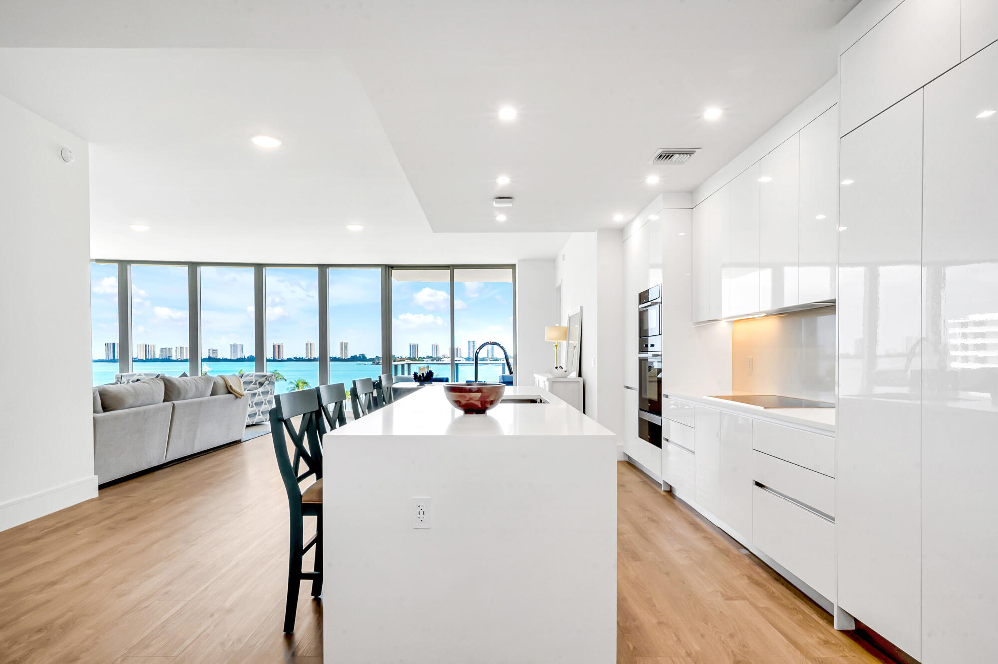 Nautilus 220 Condominium - Residential