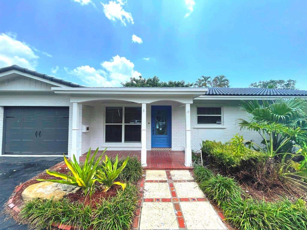 Photo of 362 NW 6th Court, Boca Raton, FL 33432 (MLS # R10729298)