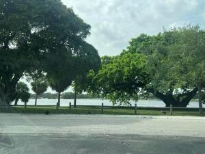 LAKESIDE POINT APT 3 COND - Residential Lease