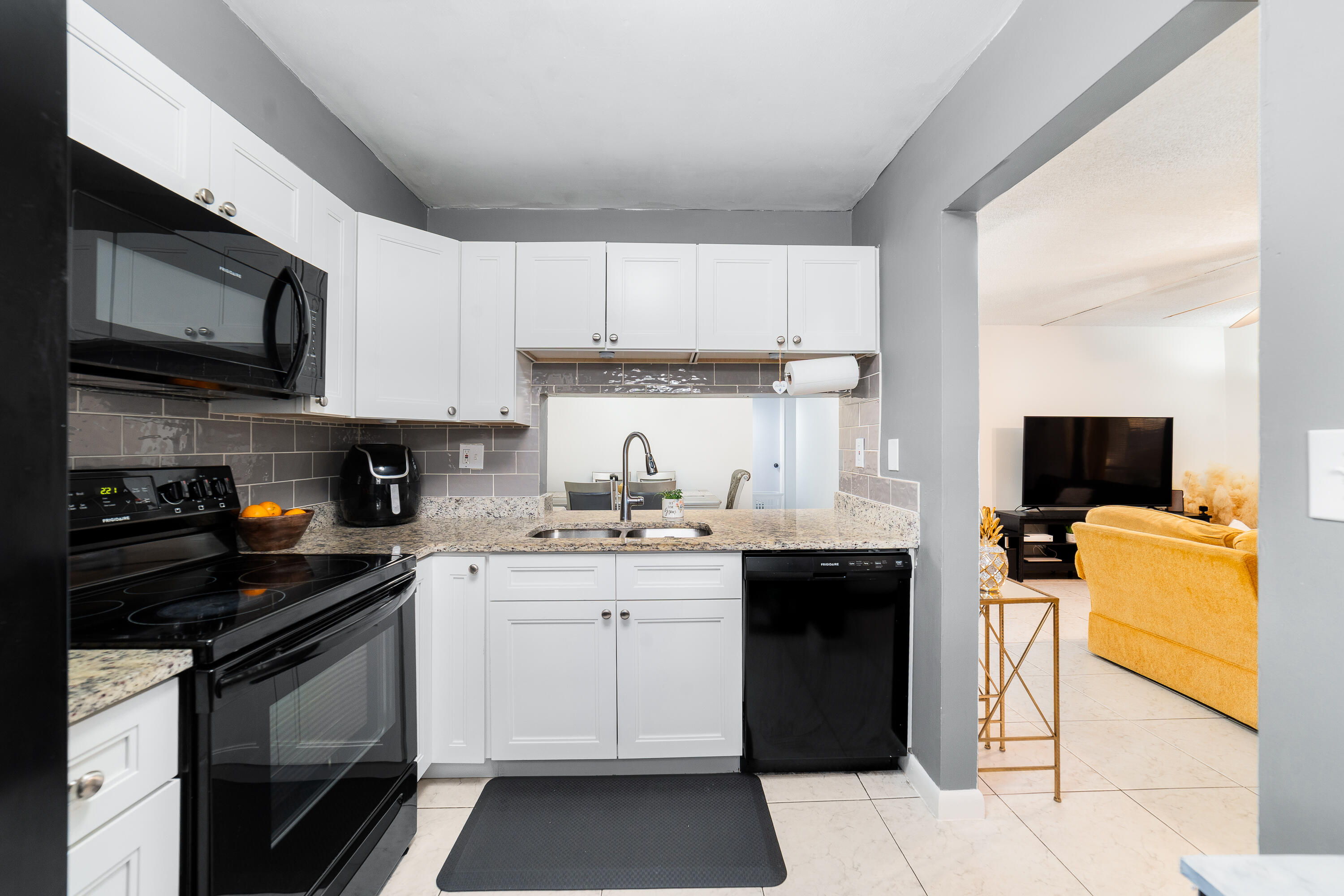 OAKLAND FOREST CLUB CONDO - Residential