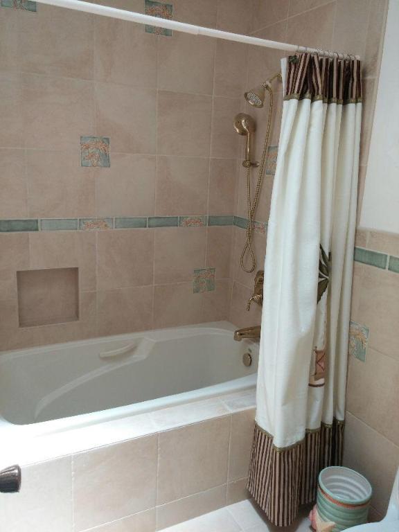 WINDWARD AT JONATHANS LANDING - Residential Lease