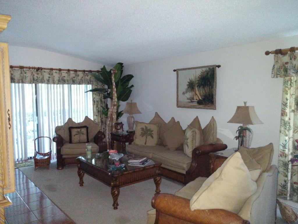 WINDWARD AT JONATHANS LANDING - Residential Lease