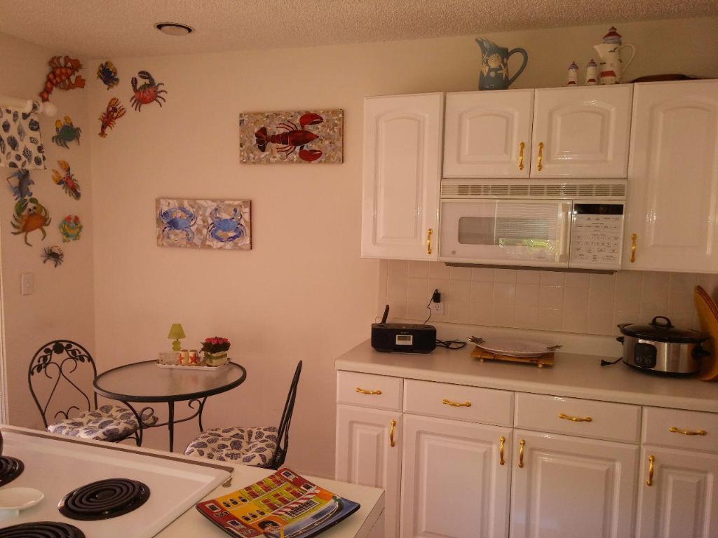 WINDWARD AT JONATHANS LANDING - Residential Lease