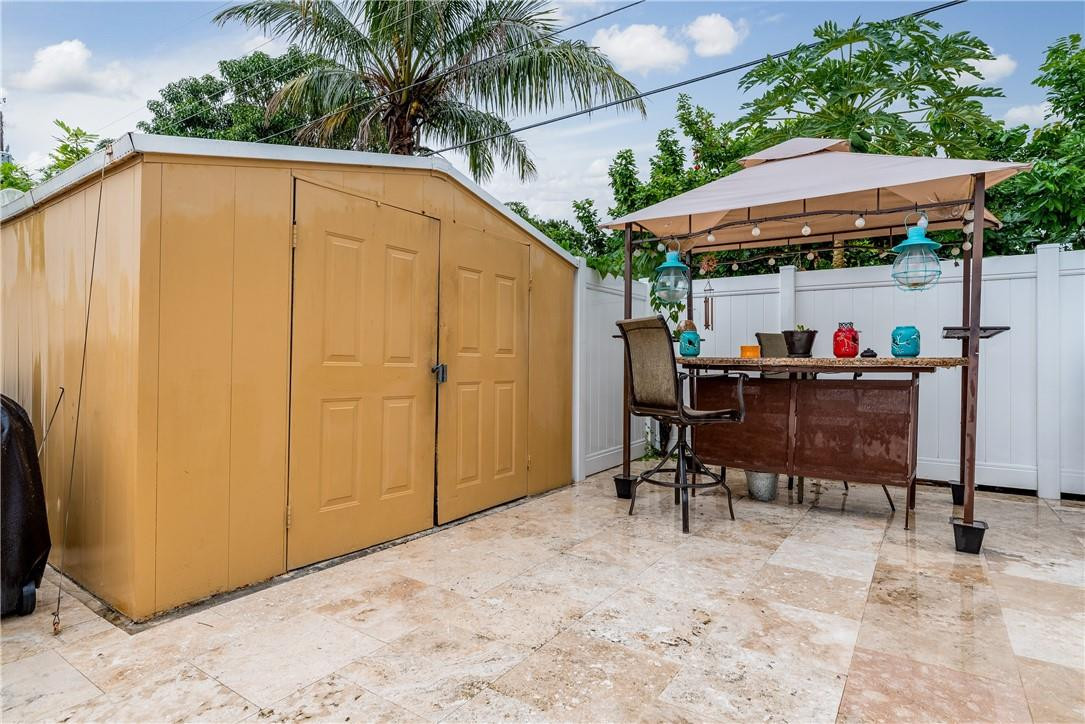 LAUDERDALE LAKES WEST GAT - Residential