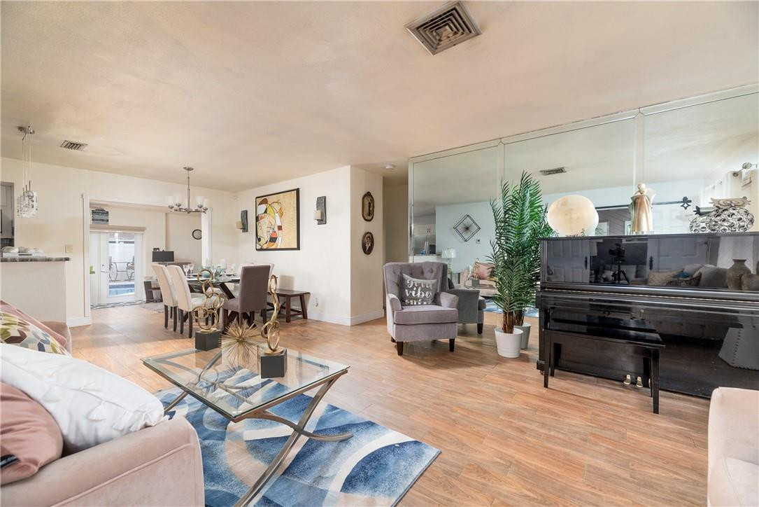 LAUDERDALE LAKES WEST GAT - Residential