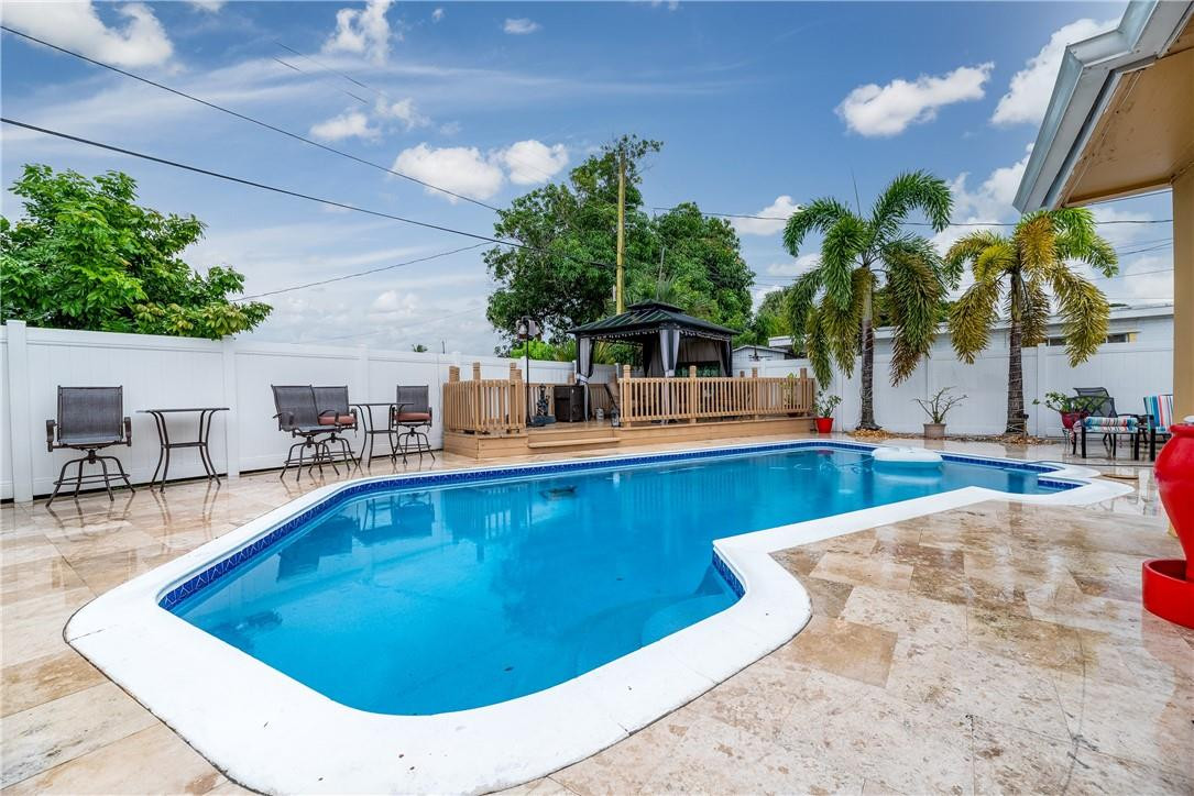 LAUDERDALE LAKES WEST GAT - Residential