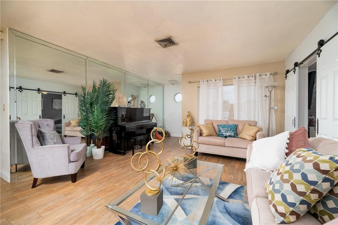 LAUDERDALE LAKES WEST GAT - Residential