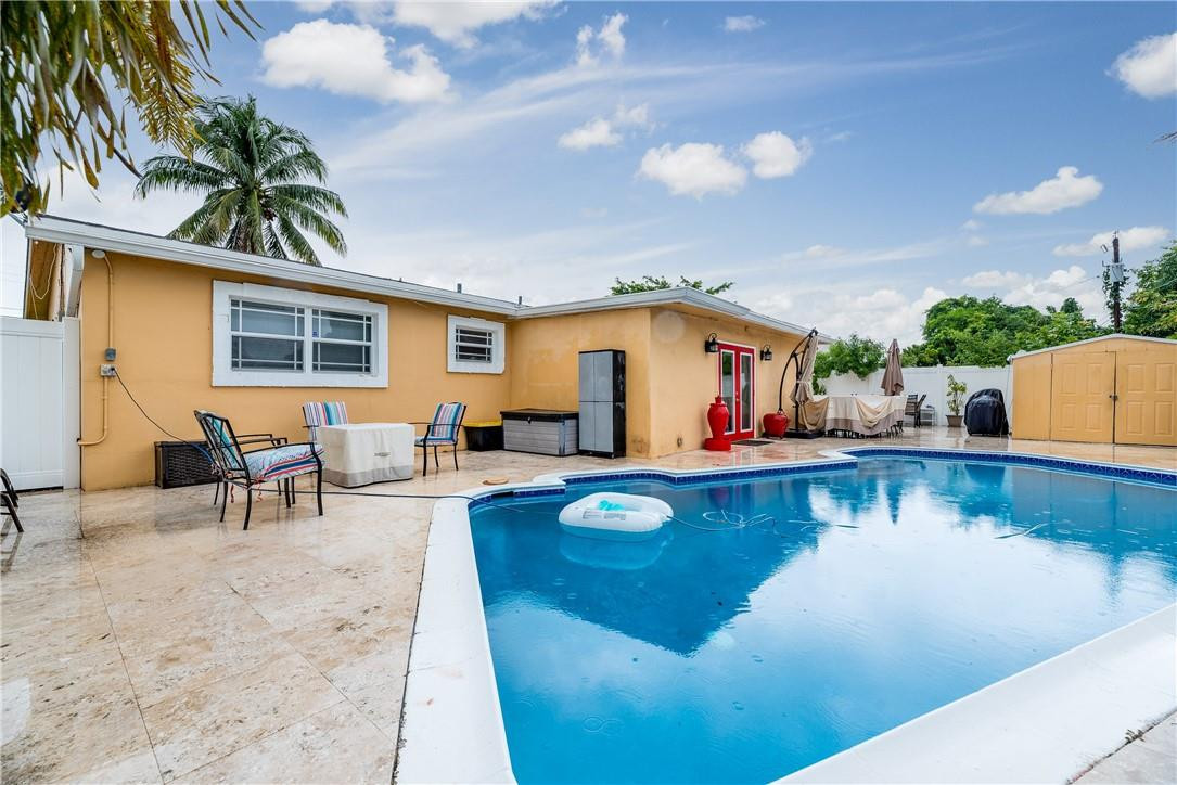 LAUDERDALE LAKES WEST GAT - Residential