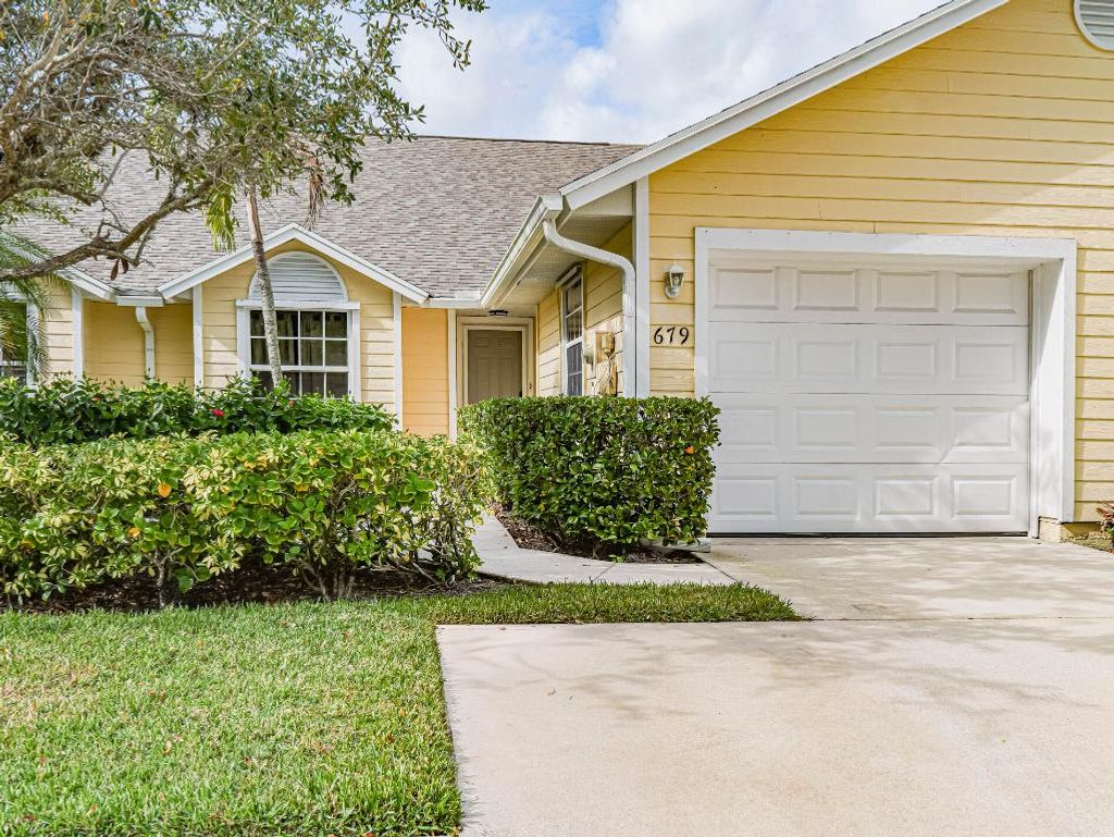 Photo of 679 5th Avenue, Vero Beach, FL 32962 (MLS # R11153926)