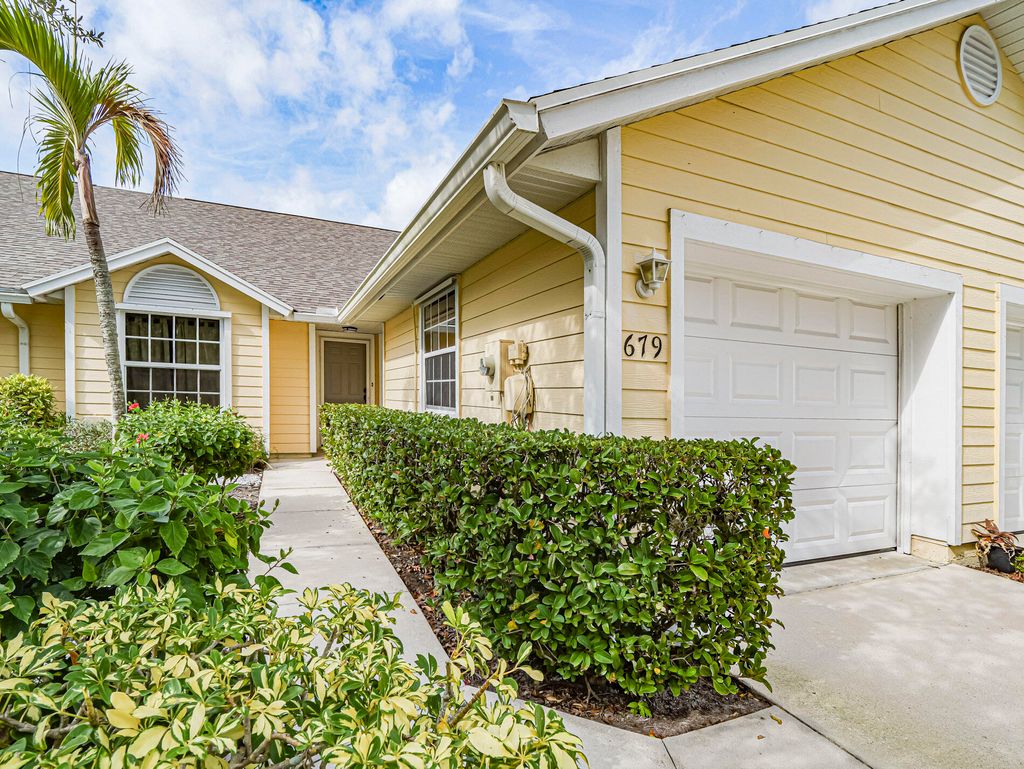 Photo of 679 5th Avenue, Vero Beach, FL 32962 (MLS # R11153926)