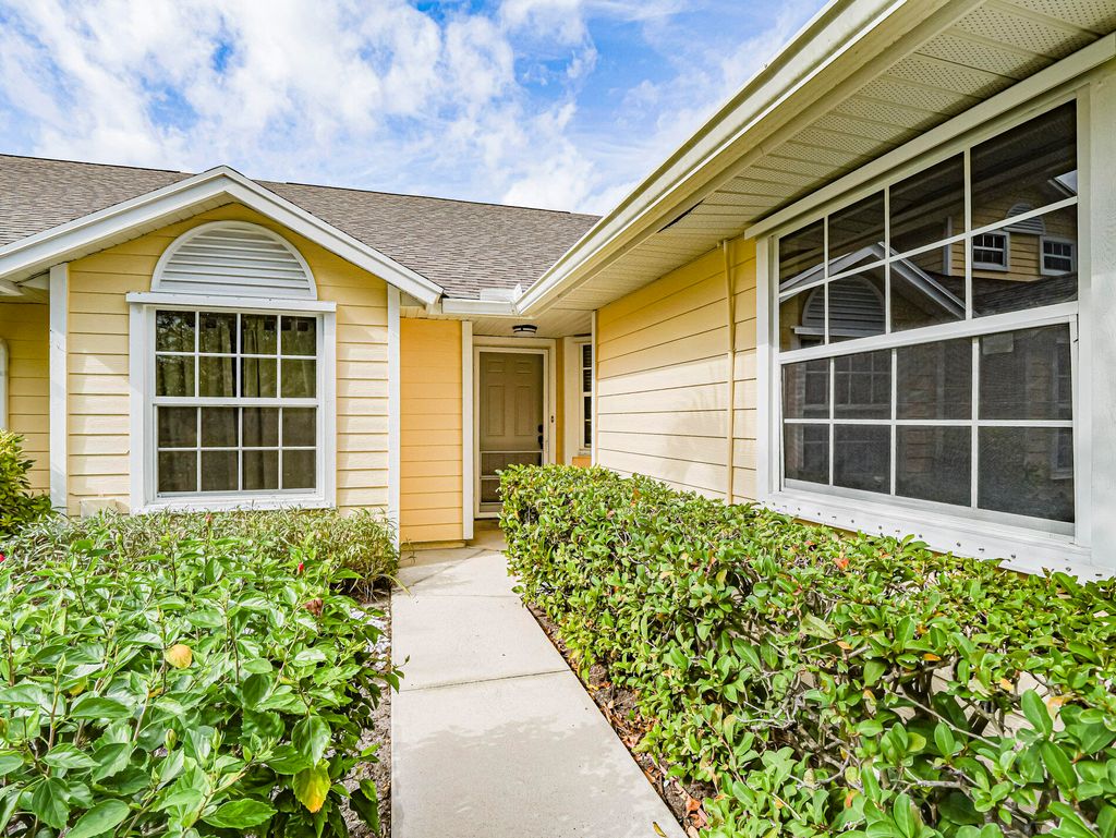 Photo of 679 5th Avenue, Vero Beach, FL 32962 (MLS # R11153926)