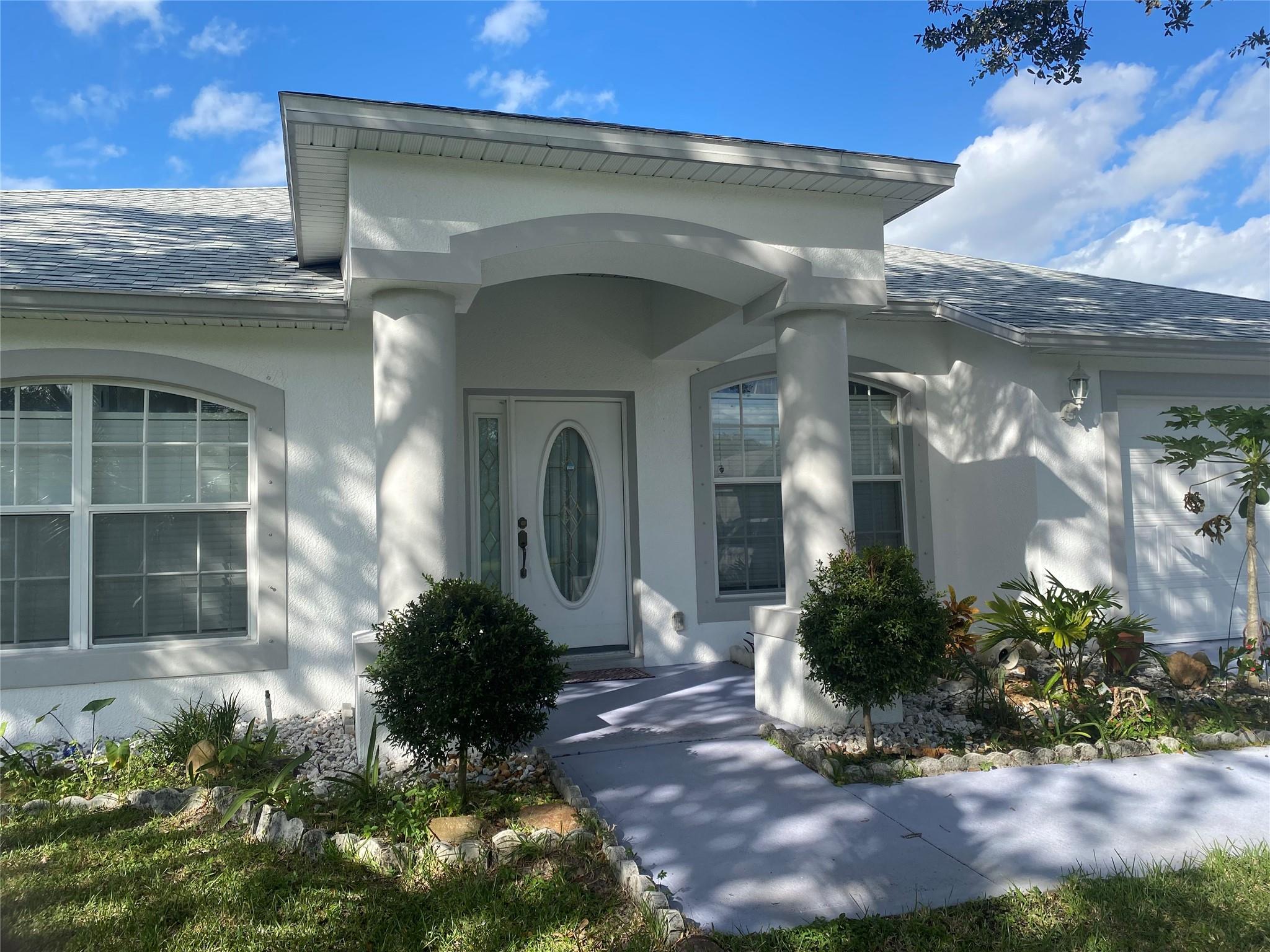 DRASTICALLY REDUCED, HURRY nicely keep 4/2 huge lot with every kind of vegetables you will want cooking. SOUR SOP, SPINACH, SWEET PATATOES, AVOCADO LEMONS, GRAPEFRUIT, MANGO, PIGEON PEAS, YAM, COCONUT....Right in your back yard. with room to spare.
ROOF-2023, WASHER 2024, JUST TOO MUCH TO MENTION!!!HURRY!!