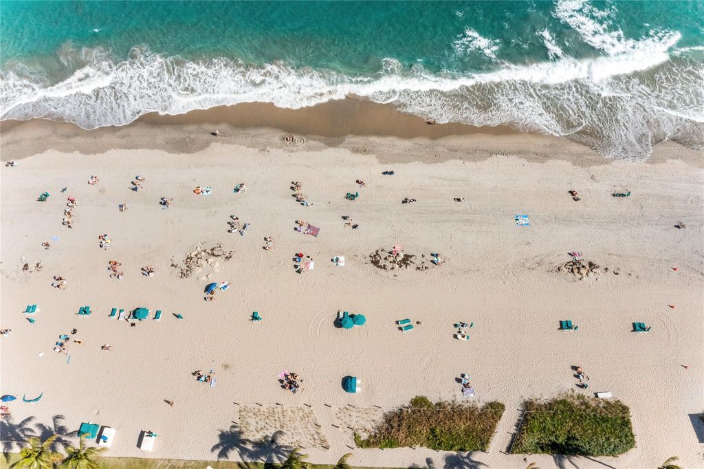 Photo of 101 SE 20th Avenue #405, Deerfield Beach, FL 33441 (MLS # F10554054)