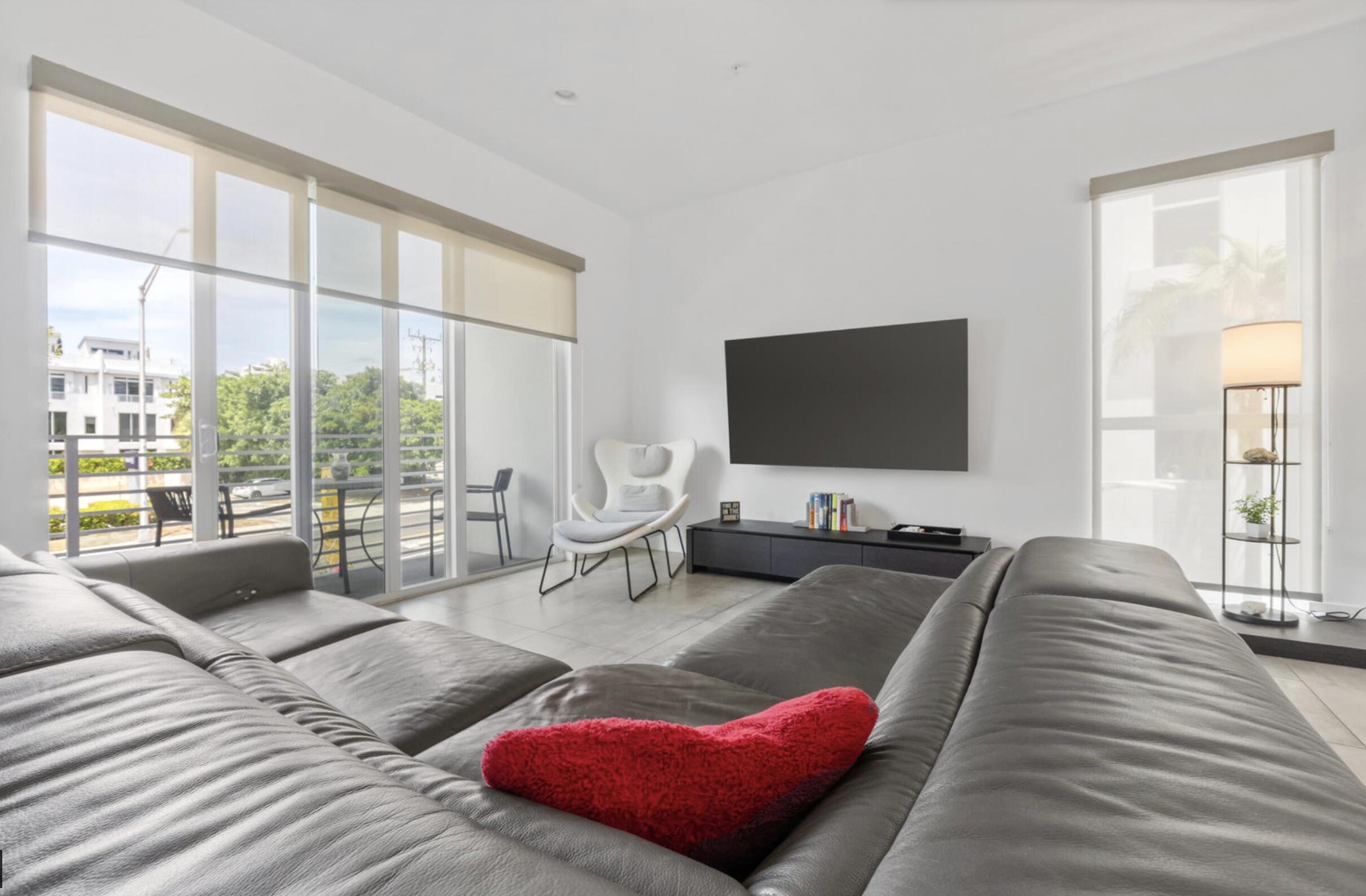 1367 N Ocean Boulevard