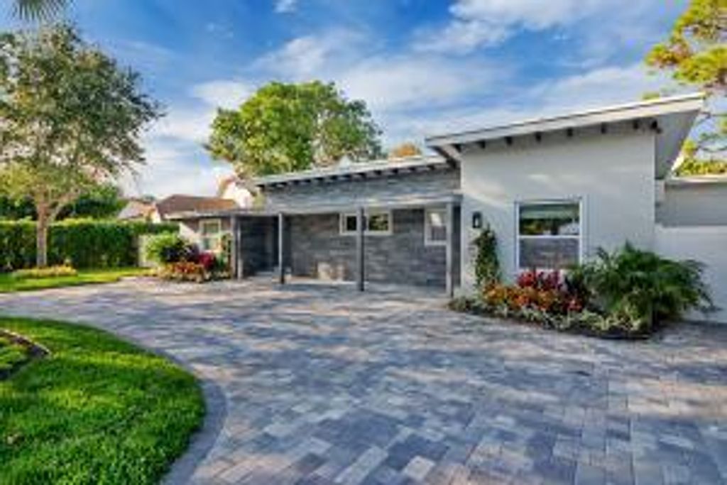 Photo of 959 SW 18th Street #E, Boca Raton, FL 33486 (MLS # R11085644)