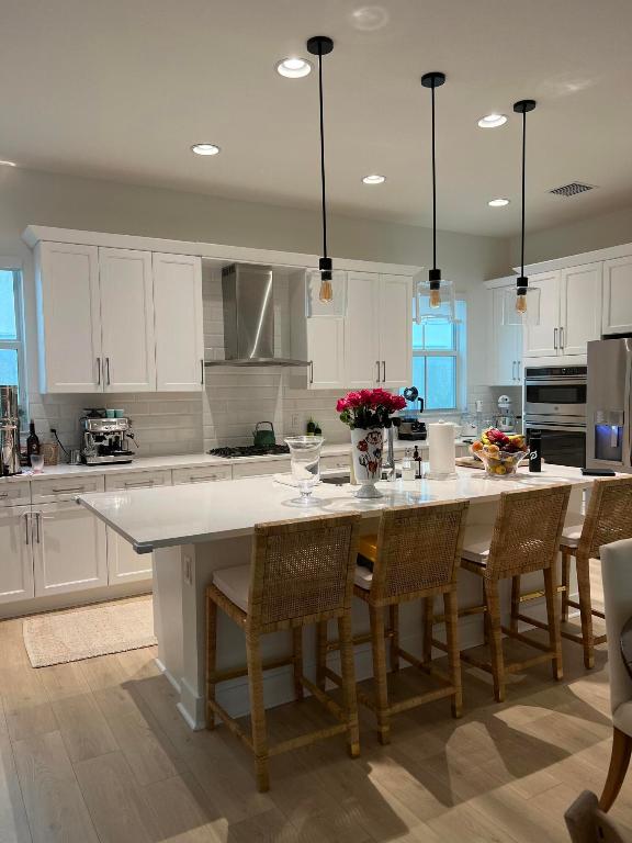 ALTON NEIGHBORHOOD - Residential Lease