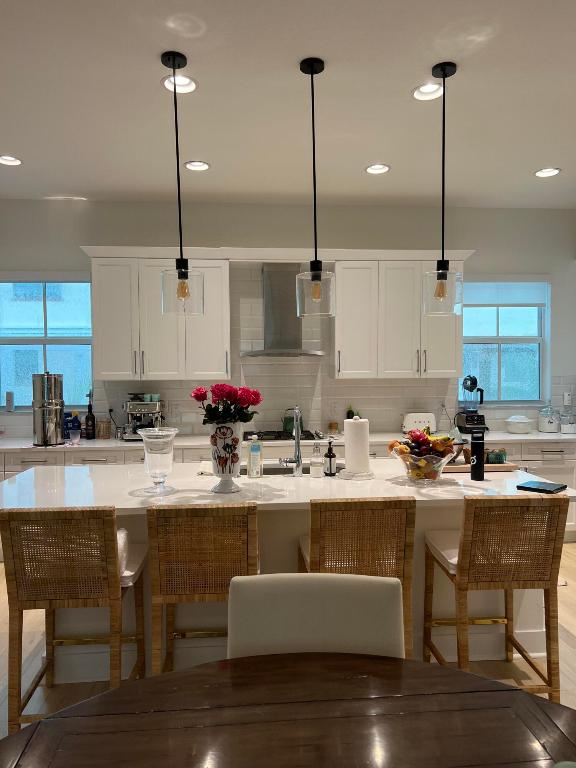 ALTON NEIGHBORHOOD - Residential Lease