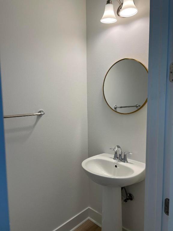 ALTON NEIGHBORHOOD - Residential Lease