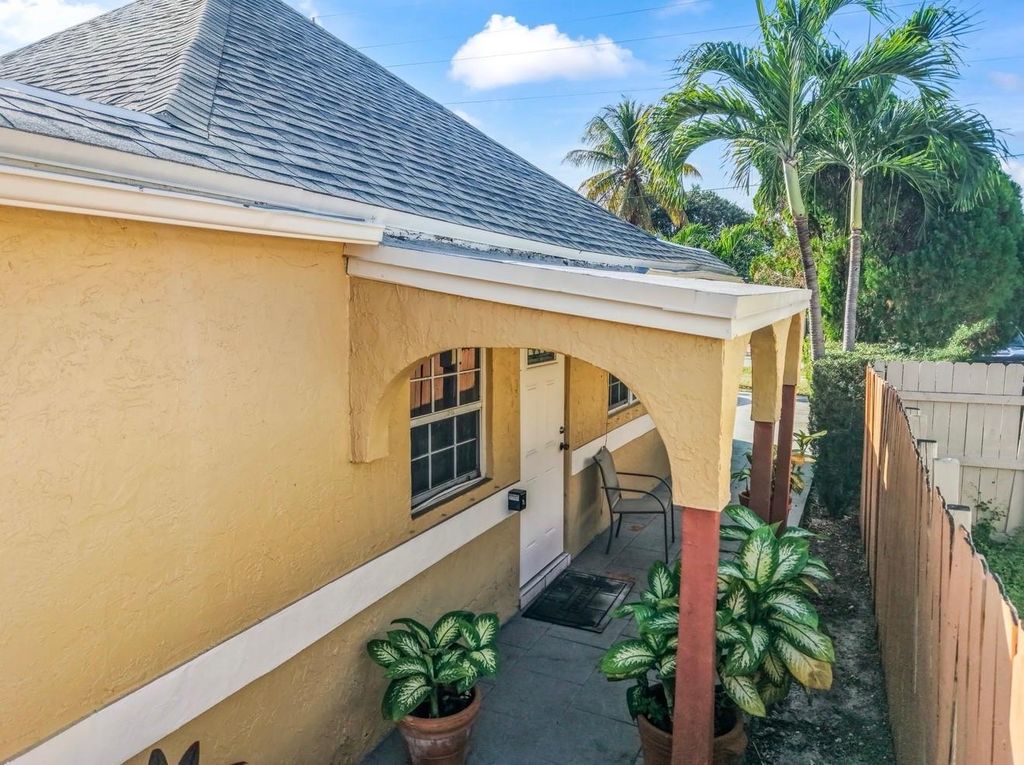 Photo of 117 SW 1st Ave, Hallandale Beach, FL 33009 (MLS # F10540736)