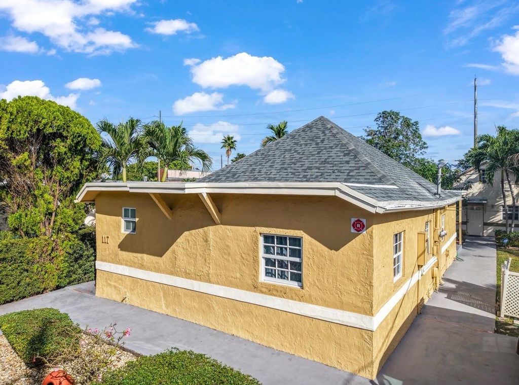 Photo of 117 SW 1st Ave, Hallandale Beach, FL 33009 (MLS # F10540736)