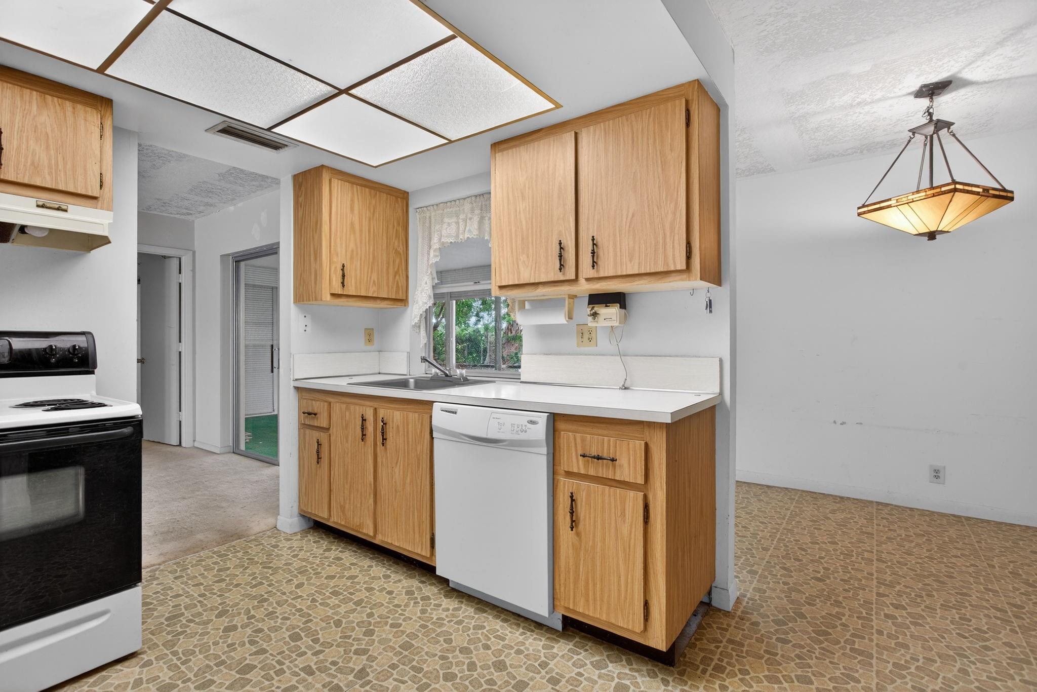 CRYSTAL LAKE 4TH SEC - Residential