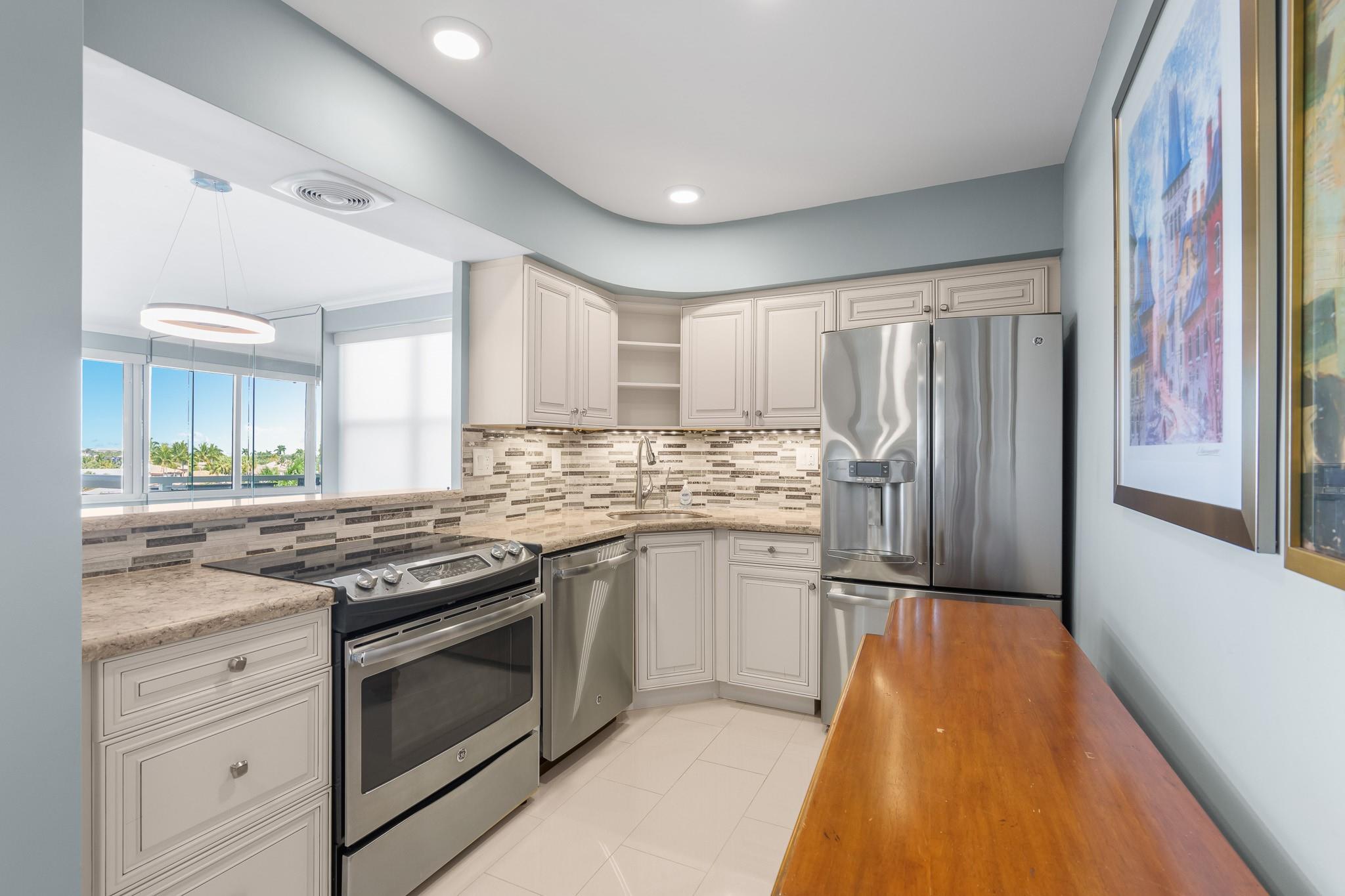 Coral Ridge Towers North - Residential
