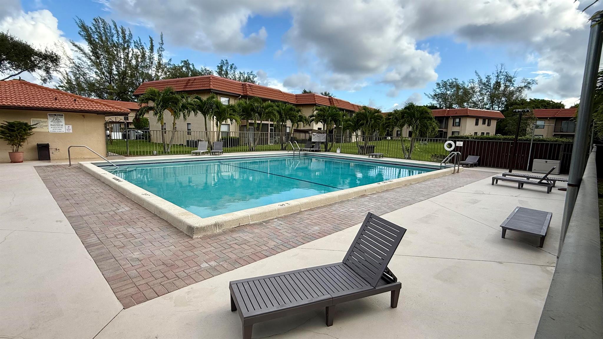 WOODS AT BOCA DEL MAR CON - Residential