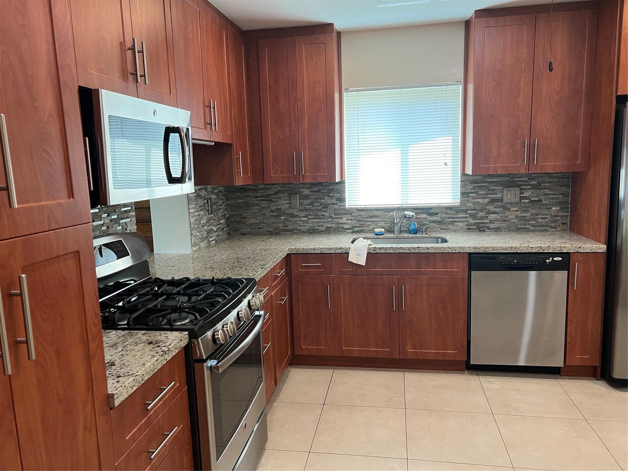 11500 NW 21st St, Pembroke Pines, FL, 33026/$634,900 1 11500 NW 21st St