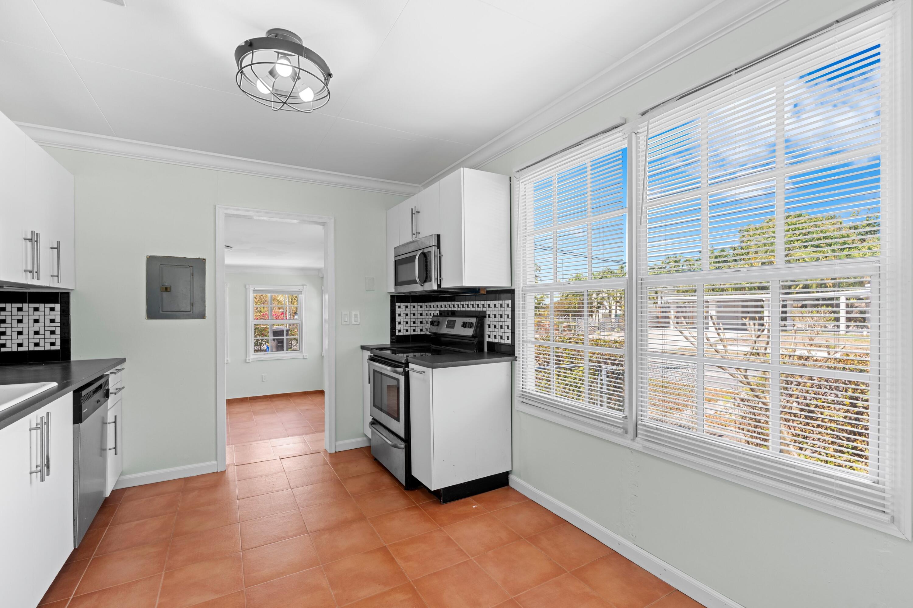 FERNWOOD - Residential Lease