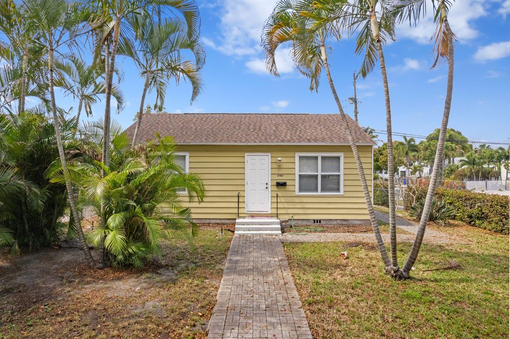 Photo of 5901 Garden Avenue, West Palm Beach, FL 33405 (MLS # B26004359)