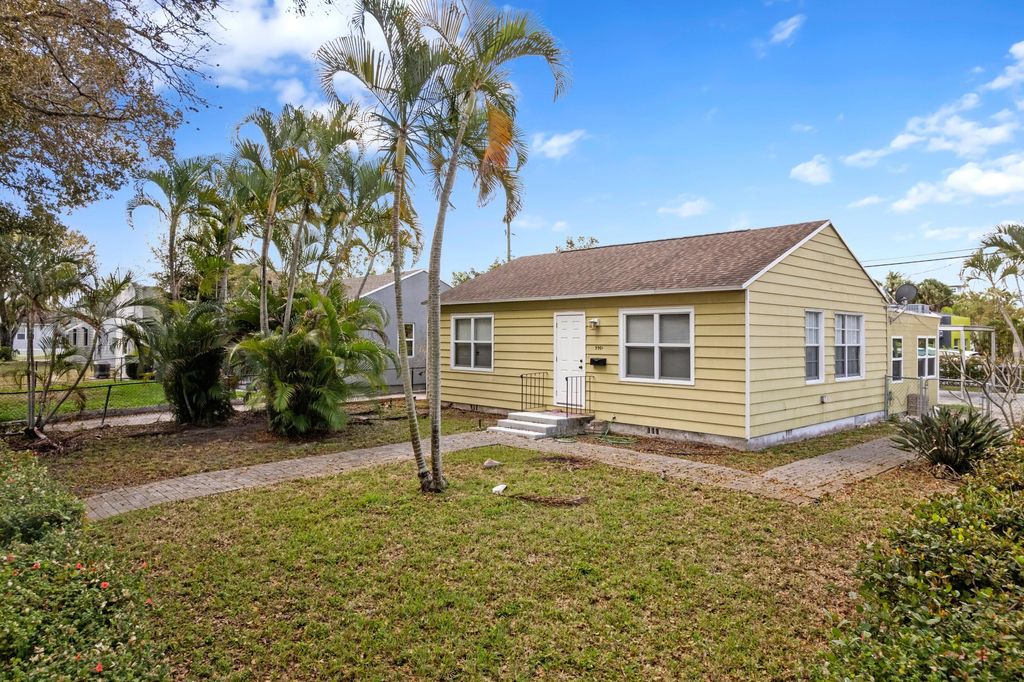 Photo of 5901 Garden Avenue, West Palm Beach, FL 33405 (MLS # B26004359)
