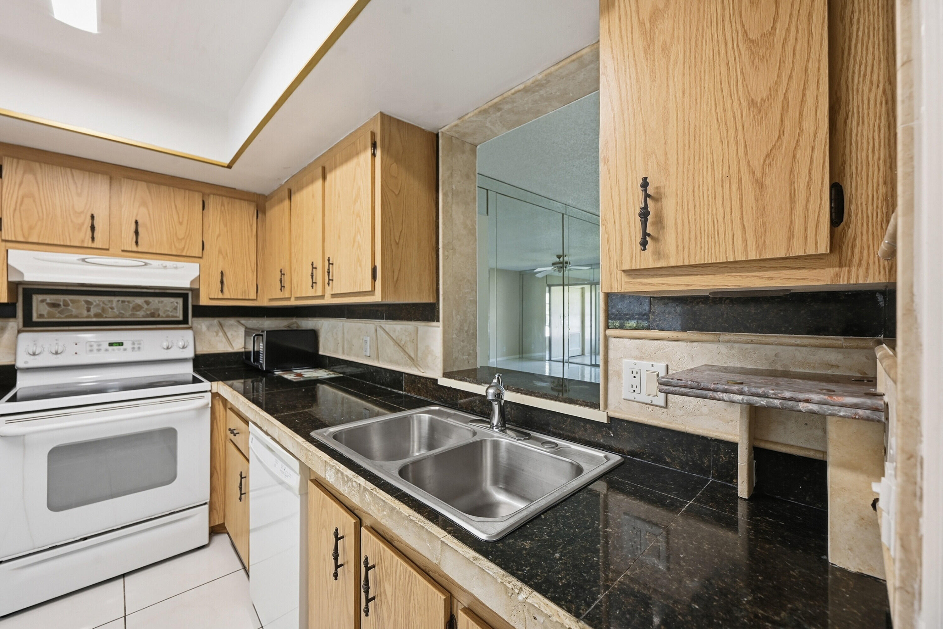 VILLAGES OF ORIOLE DEAUVILLE CONDO - Residential