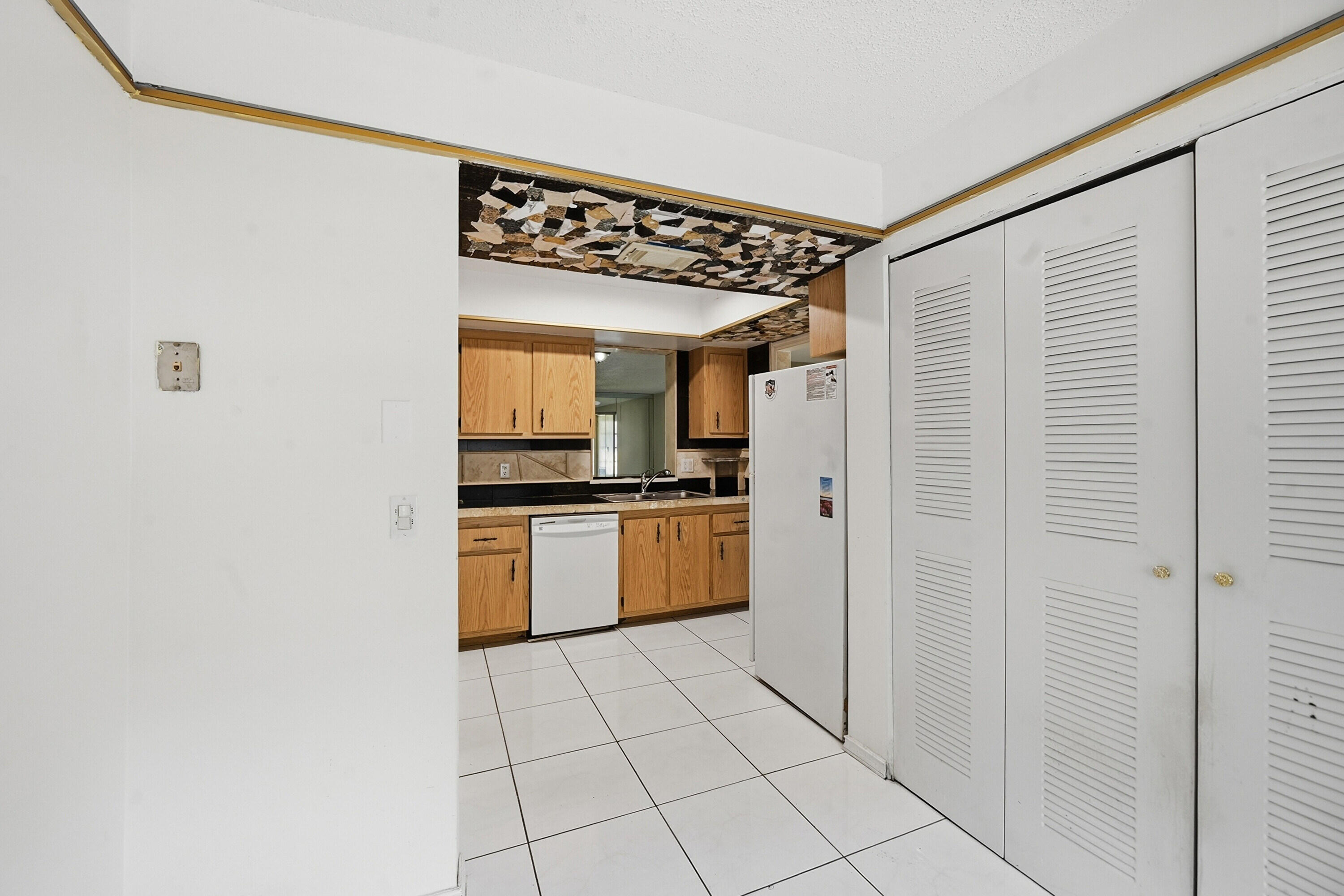 VILLAGES OF ORIOLE DEAUVILLE CONDO - Residential