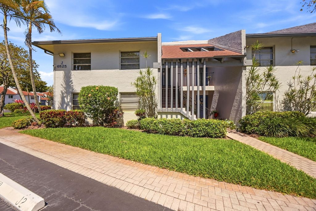 Photo of 6525 S Oriole Boulevard, Delray Beach, FL 33446 (MLS # B26006515)