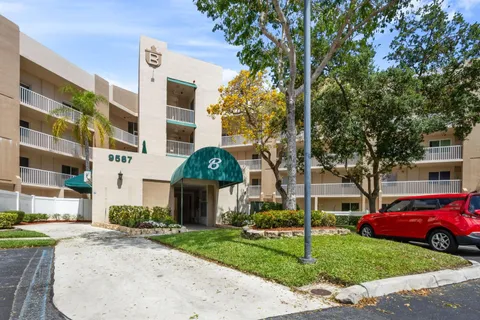 9587 Weldon Circle Unit B402, Tamarac, FL MLS: F10492616