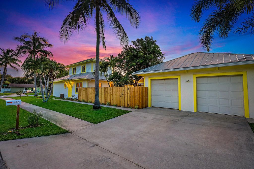 Photo of 425 Hugh Street, Jupiter, FL 33458 (MLS # R10903883)