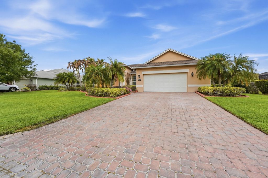 Photo of 1215 Southlakes Way SW, Vero Beach, FL 32968 (MLS # B26022998)