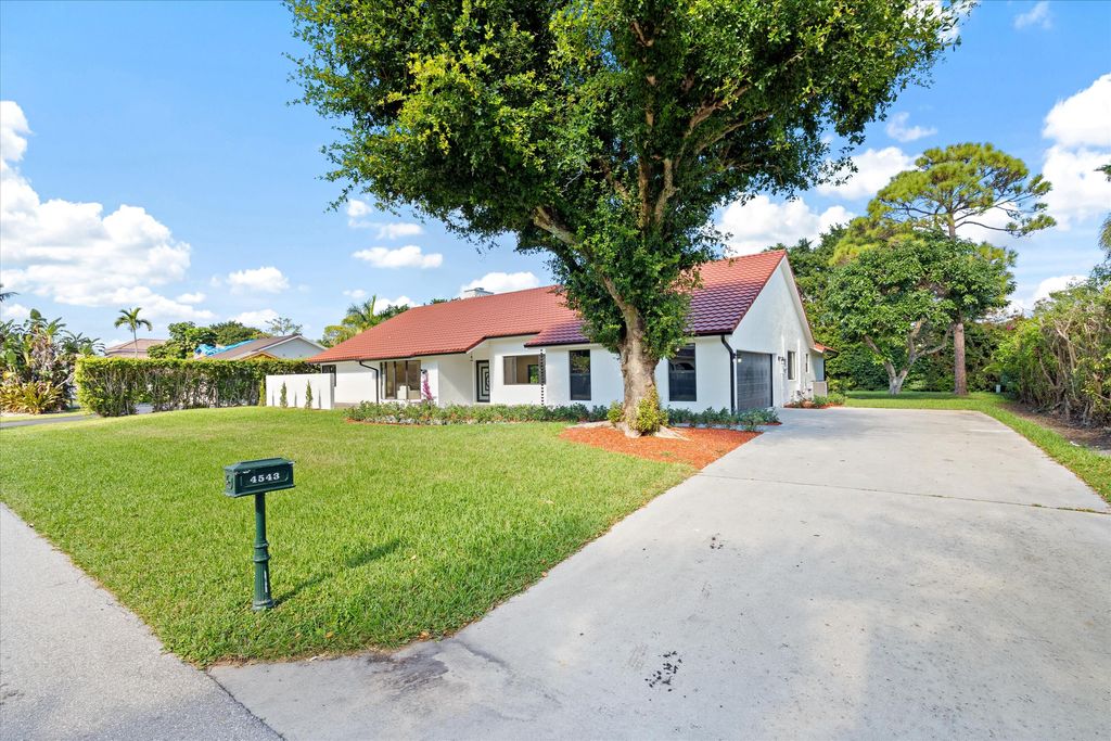 Photo of 4543 Gleneagles Drive, Boynton Beach, FL 33436 (MLS # R11150570)