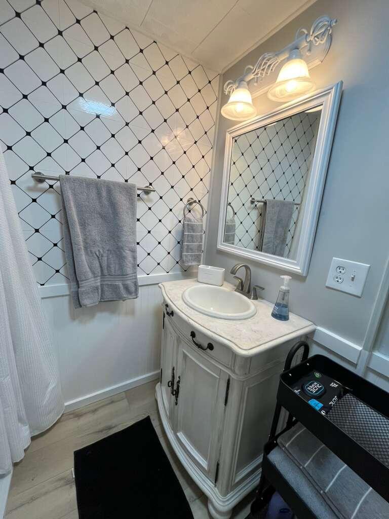 COMMONWEALTH MOBILE ESTATES - Residential