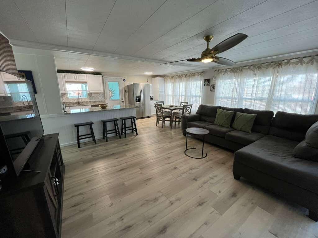 COMMONWEALTH MOBILE ESTATES - Residential