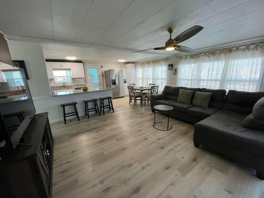 COMMONWEALTH MOBILE ESTATES - Residential