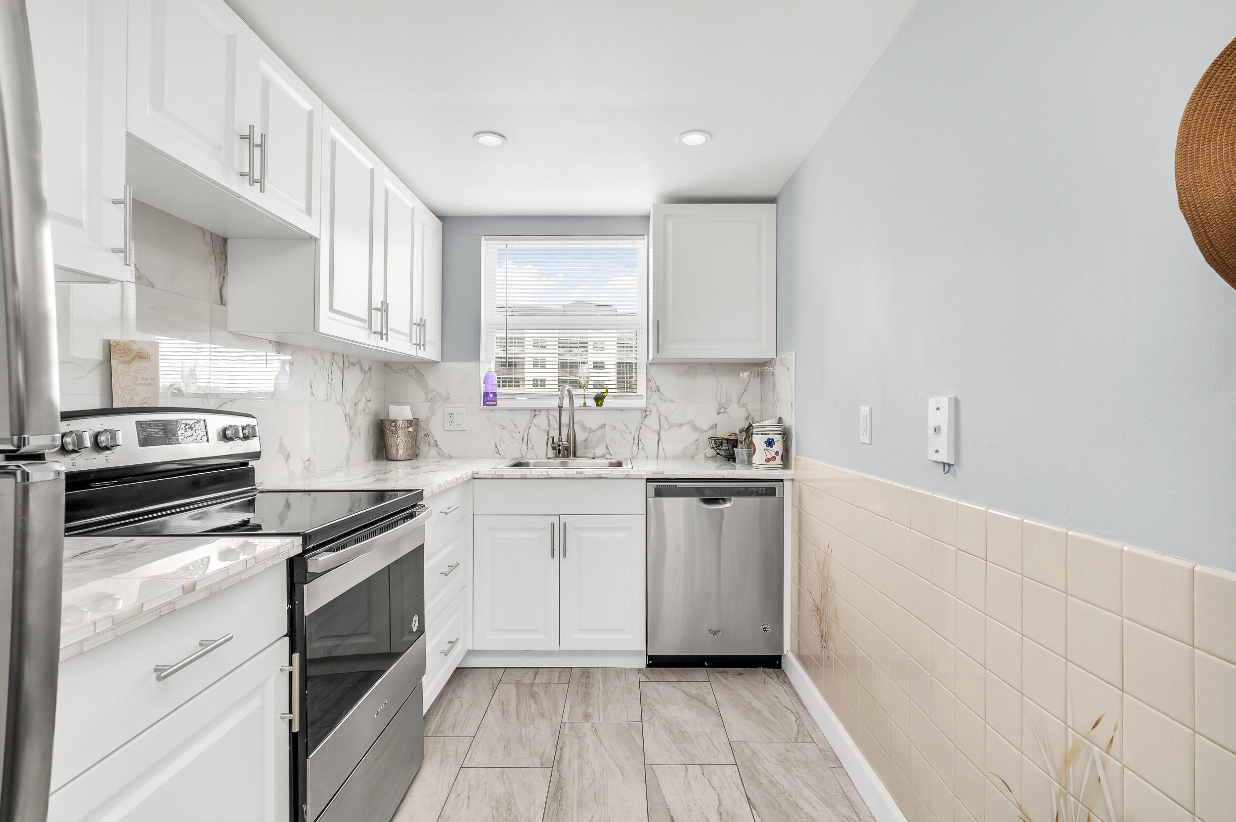 2731 NE 14th Street Causeway 430