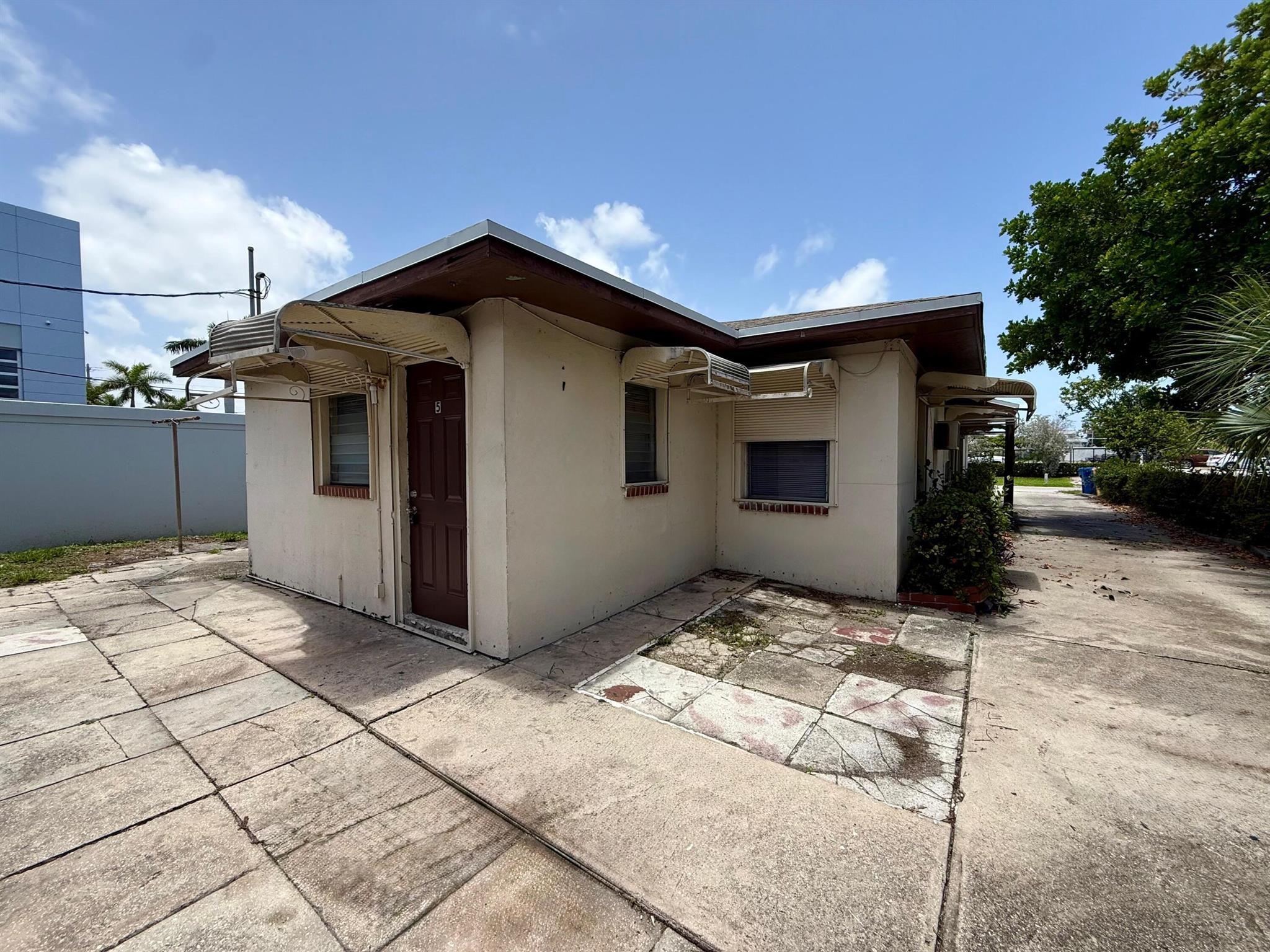 1 bed, 1 bath apartment featuring tile flooring throughout and electric appliances. Recently painted and move-in ready, this unit offers a clean, bright, and comfortable living space. Perfect for anyone seeking a cozy, low-maintenance home. Conveniently located near shopping centers, dining options, and public transportation for easy access to everything you need.