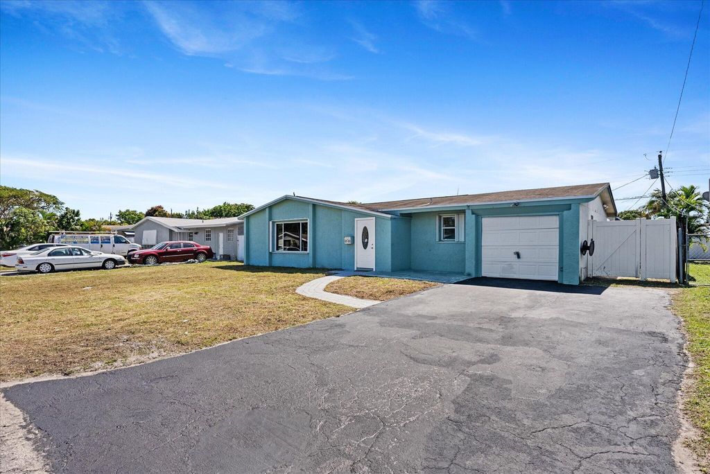 Photo of 6560 Hayes Street, Hollywood, FL 33024 (MLS # R11137726)