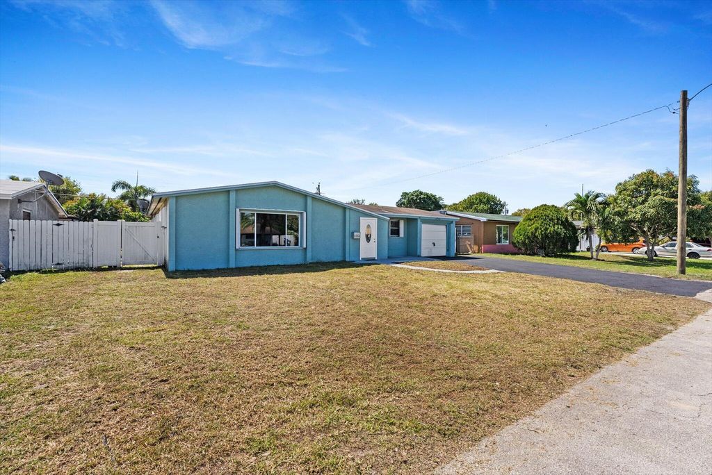 Photo of 6560 Hayes Street, Hollywood, FL 33024 (MLS # R11137726)