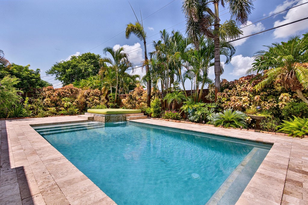 Photo of 4821 NE 6th Avenue, Oakland Park, FL 33334 (MLS # B26066304)