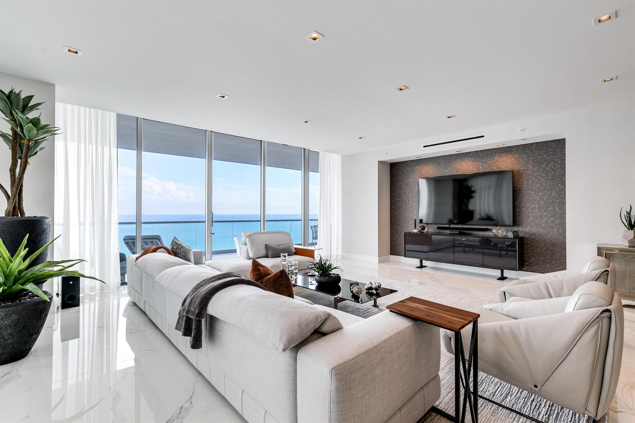 Turnberry Ocean Club - Residential