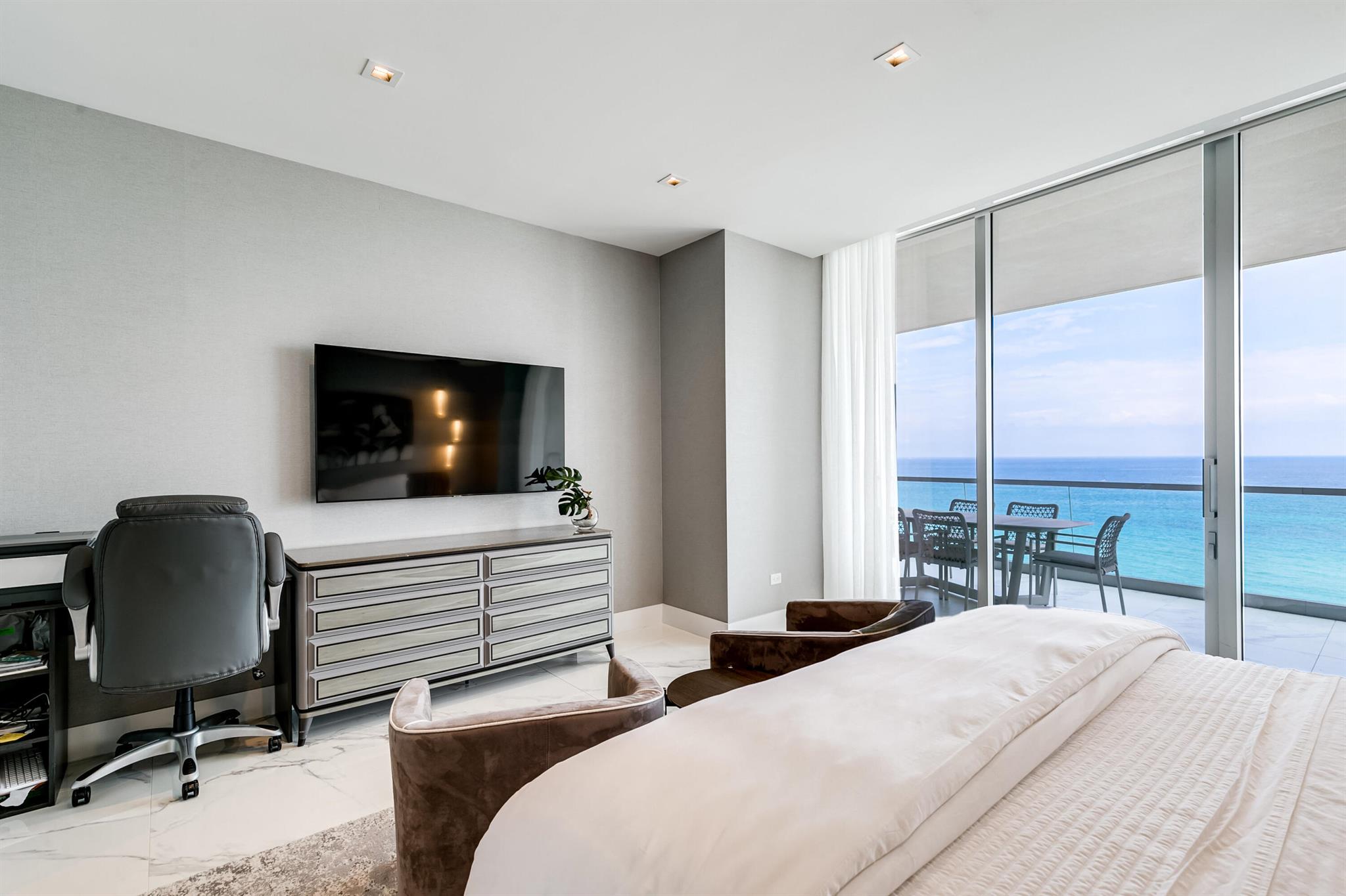 Turnberry Ocean Club - Residential