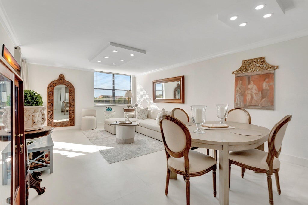 Photo of 600 Egret Circle #7504, Delray Beach, FL 33444 (MLS # B26063053)