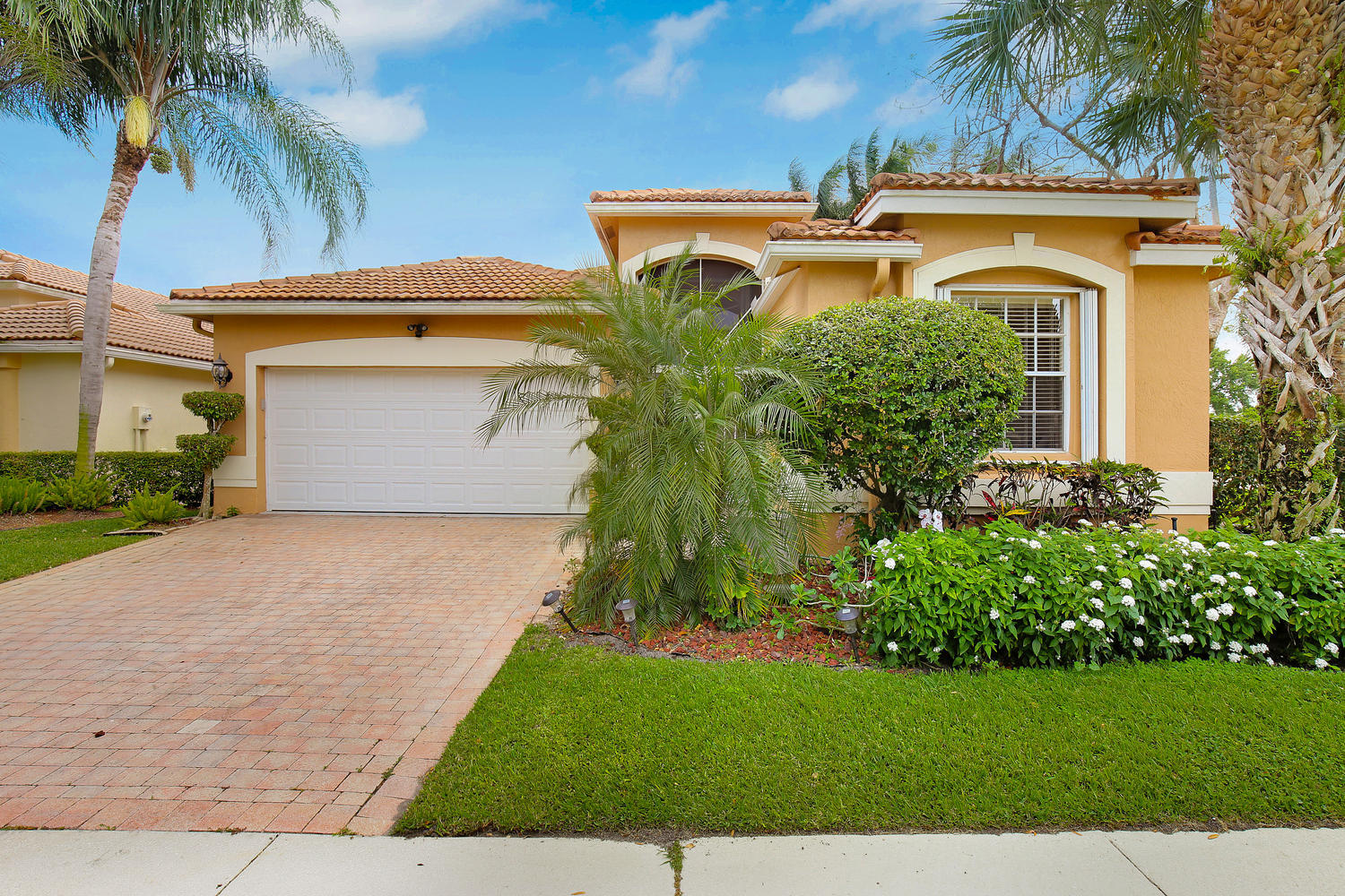 HUNTINGTON WALK 1 - Residential